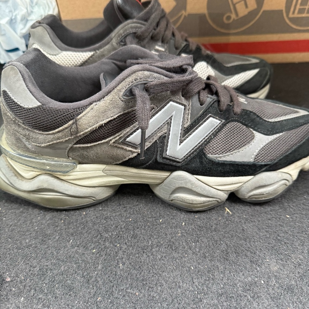 New Balance 9060 Black and Gray Athletic Shoes - Picture 3 of 3